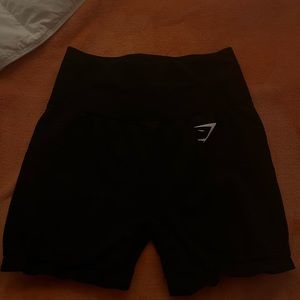 Size small (fits more like XS) gymshark black spandex. Great for lifting!
